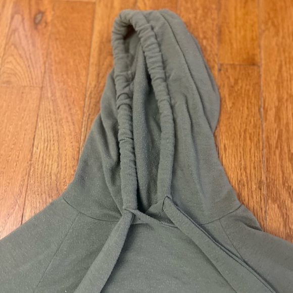 Crop Long-sleeve Hooded Sweater T-shirt - Olive Green - Small - Picture 7 of 8